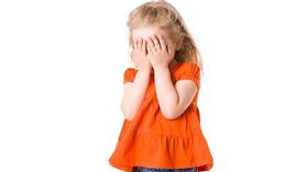 名家專用／NOW健康／1名8歲女童宣宣因臉部凹陷、前牙無法咬合，從側面可看出明顯戽斗，不僅阻礙正常進食，連說話都經常口齒不清，讓女童更感覺自卑。(勿用)