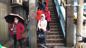 光南全台送萬片口罩　基隆人冒雨瘋搶