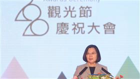 蔡總統出席觀光節慶祝大會（3）總統蔡英文7日上午在台北圓山大飯店出席「2020觀光節慶祝大會」表示，台灣雖有武漢肺炎病例，但疫情有效控制，證明台灣是可以安全旅遊的好地方，政府會爭取更多國外觀光客來台旅遊。中央社記者吳家昇攝　109年2月7日