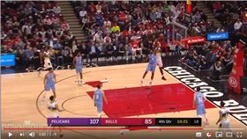 ▲威廉森（Zion Williamson）再秀「空中接力」。（圖／翻攝自YouTube）