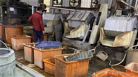 偷排廢水遭查獲卻未停工  台南歸仁電鍍廠被送辦台南市歸仁區一家電鍍廠去年偷排廢水遭勒令停工，卻持續作業，6日被台南市環保局及警察局聯合稽查當場逮獲，全案移送台南地檢署偵辦。（台南市環保局提供）中央社記者張榮祥台南傳真  109年2月7日