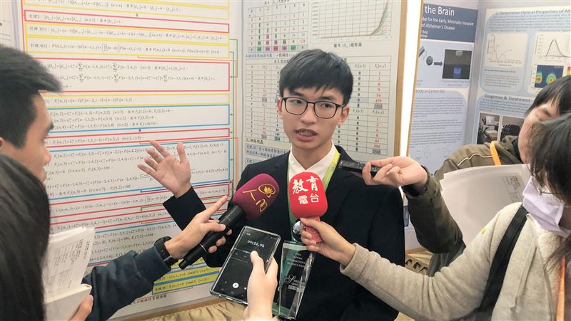 受父工地自學影響　陳品劭獲科展大獎