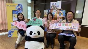 竹市議員李妍慧主持兒童廣播節目新竹市議員李妍慧（右2）與廣播主持人「善意姐姐」馮善翊（左）一同製作廣播節目「幸福演繹廳」，以輕鬆聊天、討論的方式，探索多元教養觀點。中央社記者魯鋼駿攝  109年2月7日