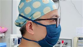 醫師自製布口罩抗口罩荒奇美醫院麻醉部兼任主治醫師陳冠廷自製可更換濾材的布口罩，並在臉書上分享做法，希望在非常時期對防疫工作有幫助。（陳冠廷提供）中央社記者楊思瑞台南傳真　109年2月7日