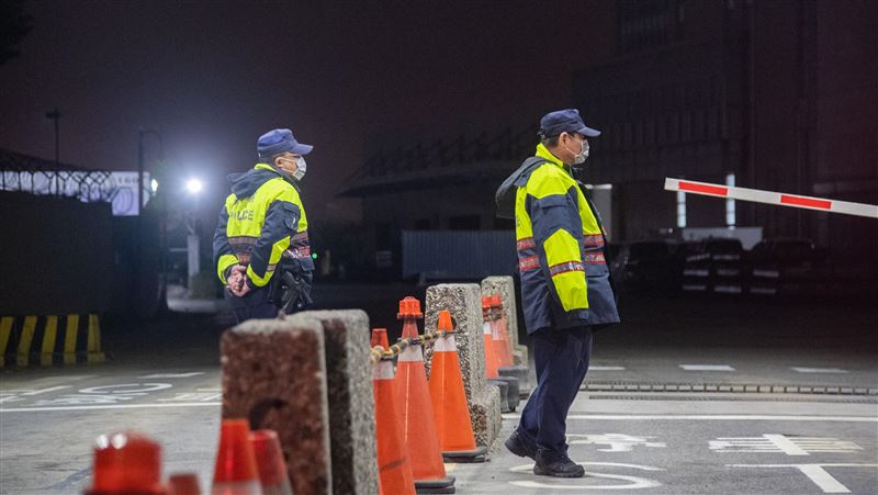 警政署：外勤警每人每天配發一副口罩