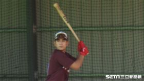 ▲首爾培育證券英雄外野手李政厚高雄春訓看球。（圖／記者蕭保祥攝影）