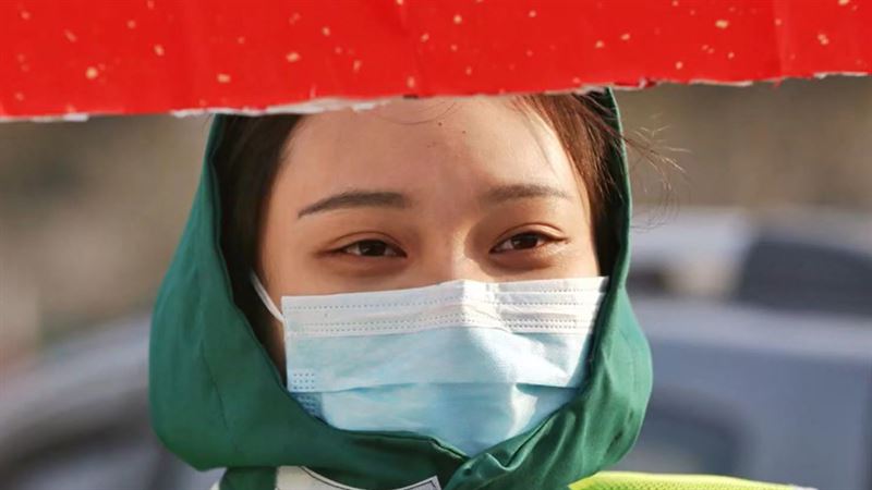 檢疫耗時惹民怨　正妹警一舉動秒融化