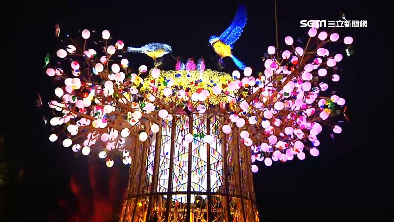 表演者原妝登場　台灣燈會「罩」樣賞