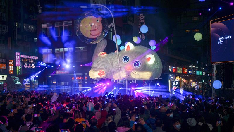 台北燈節雙主場！東西主燈相輝映