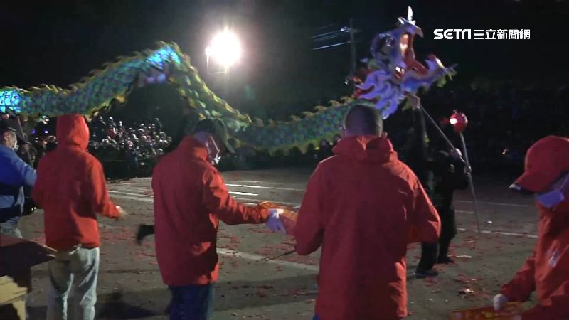 苗栗「火旁」龍重現40年代竹竿炮！