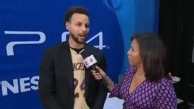 ▲柯瑞身穿湖人24號球衣現身球場。（圖／取自推特）