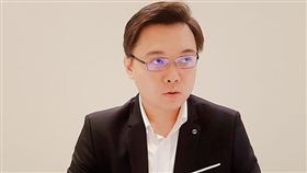 核能留言終結者創辦人黃士修7日大酸，立委不用跟「賤民」一樣買口罩，引起眾多網友撻伐。（圖／翻攝自黃士修臉書）