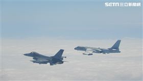 國防部今(9)日表示，中共殲11、空警500、轟6等型機，於本日上午11時許經巴士海峽由西太平洋進入宮古水道飛返原駐地，執行遠海長航訓練。此期間，國軍依戰備規定運用空中偵巡機及防空部隊適切應處。 國防部提供