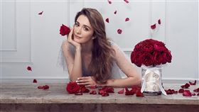 ▲瑞莎對於玫瑰花情有獨鍾。（圖／品牌提供）