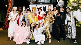 內衣春酒所有員工與來賓，全都巧扮成眾神明討吉利。（圖／S'dare提供）