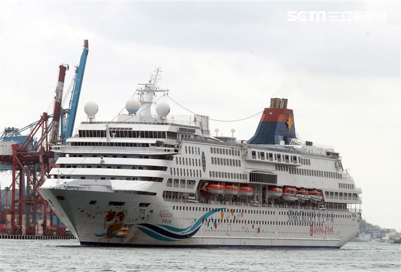 麗星郵輪「寶瓶星號」返抵基隆港。（記者邱榮吉/基隆拍攝）