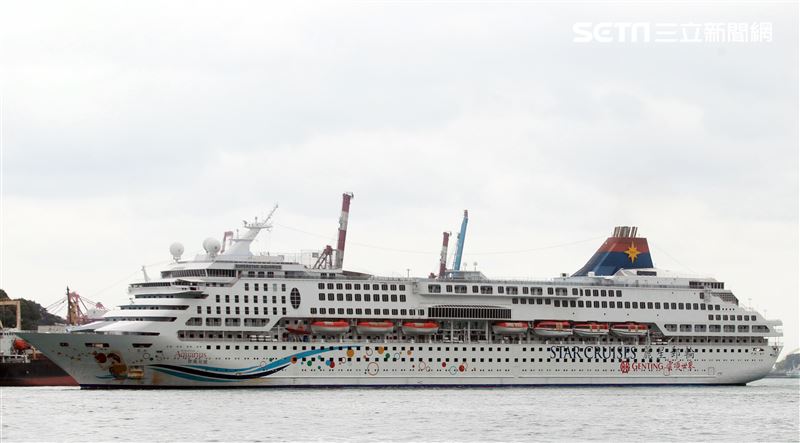 麗星郵輪「寶瓶星號」返抵基隆港。（記者邱榮吉/基隆拍攝）