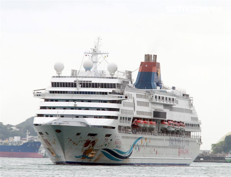 麗星郵輪「寶瓶星號」返抵基隆港。（記者邱榮吉/基隆拍攝）
