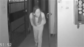 女子疑朝門把吐口水！社區內「30例確診」…餘90人發燒（圖／翻攝自微博）