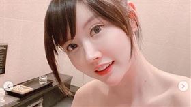 正妹,姚采辰,溫泉,雪乳（圖／翻攝自ines.1017 IG）