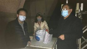 血友病童拿藥（圖／翻攝自姚人多臉書）