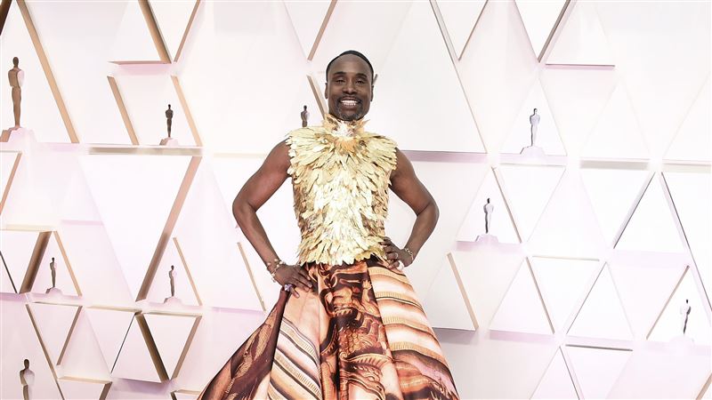 紅毯主持人學凱特王妃？化身金太陽神