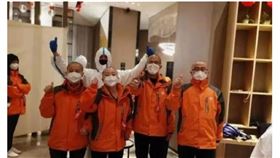 武漢肺炎爆發，中國官方動員各地醫護人員前往支援。其中，西安國際中心醫院醫療隊100名女醫護人員為了便於穿著防護衣，全都剃成了光頭或平頭。（圖／翻攝自央視網頁cctv.com）

