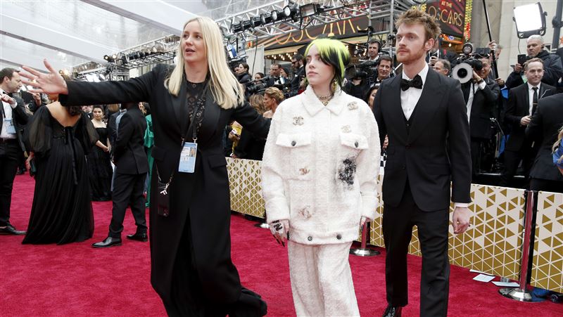 怪奇比莉首登奧斯卡　親哥複製高顏值