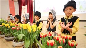 士林官邸鬱金香展　打造浪漫氣氛（1）台北市政府工務局10日上午舉行「2020士林官邸鬱金香展－鬱見你真好」展前記者會，預告將在14日西洋情人節揭幕，展出來自日本及荷蘭的鬱金香花海，打造春天浪漫氣氛。中央社記者裴禛攝　109年2月10日