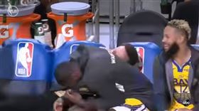 NBA／「小拉基」灌籃糗　柯瑞笑歪
NBA,金州勇士,Stephen Curry,Alen Smailagic,灌籃
翻攝自YouTube Kevin James
