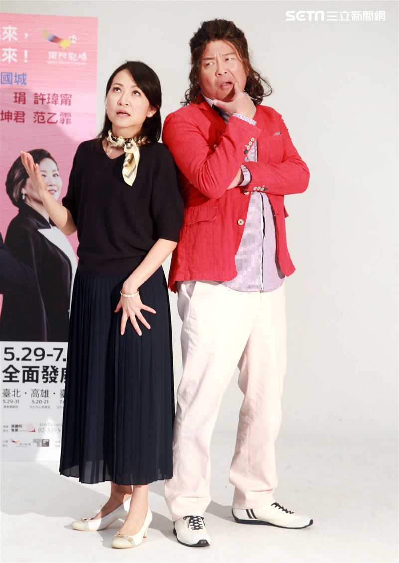 「我的大老婆」舞台劇演員曾國城、姚坤君。（記者邱榮吉/攝影）