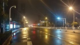 武漢封城1天後…現況曝光！網看「街景」鼻酸：好像災難片（圖／翻攝自微博）