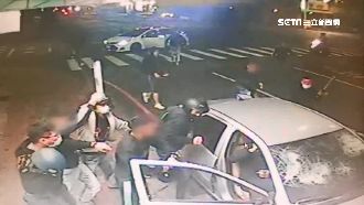 惡煞疑尋仇持刀瘋砍　3男傷1男慘擄