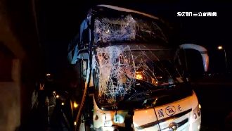 客運自撞隧道壁　駕駛檢查竟發燒