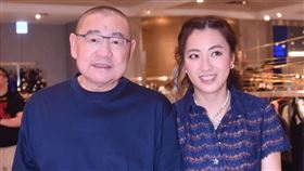 香港富商劉鑾雄／跟妻子甘比。甘比微博