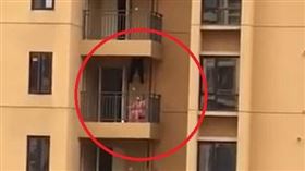 肺炎,武漢,醫院,敲鑼,疫情（圖／翻攝Youtube-hkhoneyboy）