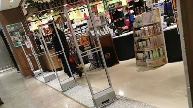 男過防盜門狂被嗶求解　網全歪樓笑歪