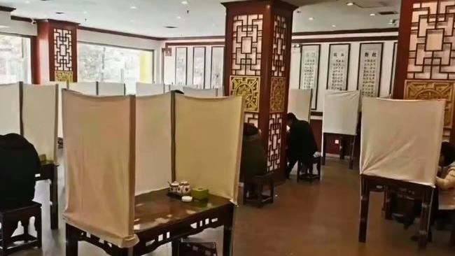 比一蘭更無死角！麵店防疫像古代科考