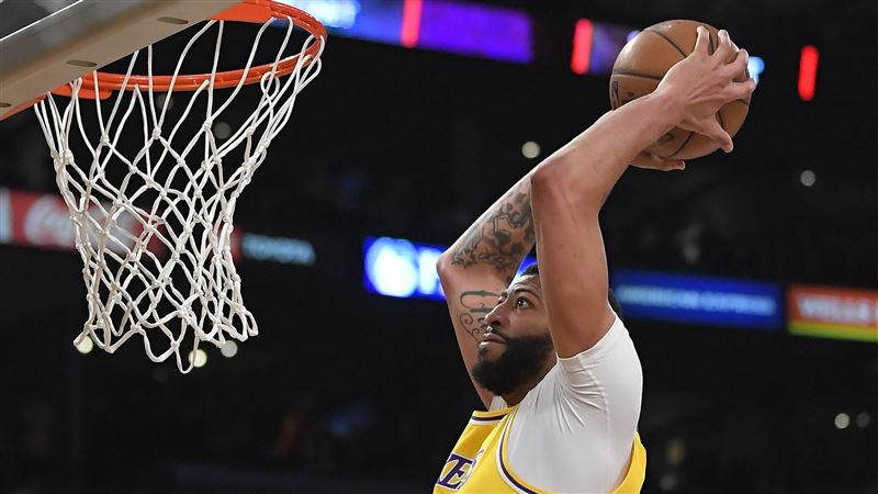 NBA／底線球發進來　一眉接球暴扣