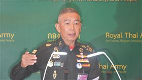 泰軍人濫射 陸軍司令道歉並將推動改革泰國東北部呵叻府發生一名陸軍持槍濫射平民事件，泰國陸軍司令阿皮拉11日舉行記者會向國人道歉，並表示會推動軍隊內部改革。中央社記者呂欣憓曼谷攝  109年2月11日