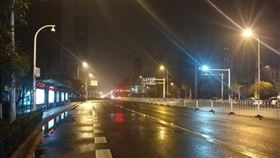 武漢封城1天後…現況曝光！網看「街景」鼻酸：好像災難片（圖／翻攝自微博）