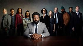 美劇《重生律師》由饒舌歌手五角(50 Cent)擔綱監製，尼古拉斯·平諾克(Nicholas Pinnock)主演（愛奇藝台灣站提供）