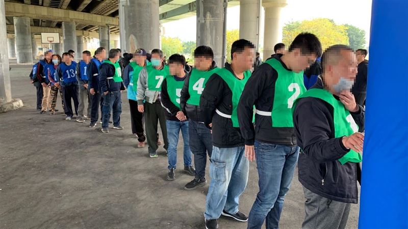 賭場也怕武漢肺炎　佈哨點戶外開賭