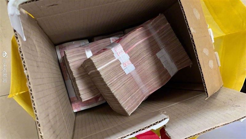 工人抱這箱捐武漢　他驚：超過2百萬