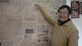 朴子故事館新聞牆（1）2019年冠狀病毒疾病（武漢肺炎）疫情蔓延，嘉義縣朴子日新文化協會理事長陳俊哲特別更新朴子故事館內「新聞牆」，貼上民國35年關於布袋流行虎疫的相關剪報。中央社記者蔡智明攝  109年2月12日