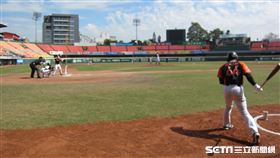 ▲統一獅在台南打最後一場紅白戰。（圖／記者蕭保祥攝影）