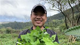 因應武漢肺炎  楊儒門：從農需企業化多角經營白米炸彈客楊儒門長年來也是產銷全程參與的農民，他12日接受電話專訪指出，因應武漢肺炎，學校延後開學引發農產急售，商家訂購量掉2到3成，呼籲從農終究要進階到農企業化，從產地到市場，都要能自行串接架構、多角化經營，才能因應各種情況發生。（楊儒門提供）中央社記者楊淑閔傳真  109年2月12日