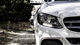 趴汽車引擎蓋追妻遭摔死 法官判凶手13年有期徒刑（圖／翻攝自Pixabay）