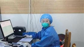 媽媽17年前抗SARS！女醫驕傲站最前線：長大後成了你（圖／翻攝自微博）