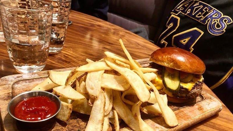 內容有洋蔥！俠客開賣「柯比漢堡餐」